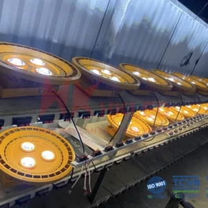 Kiểm tra đèn LED trước khi xuất xưởng