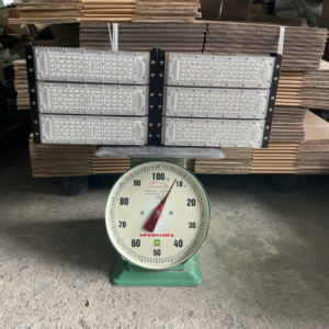 Đèn Pha sân tennis 300w denledhl liên hệ 0965600118