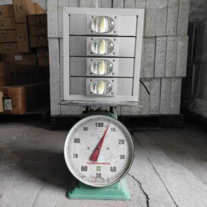 Đèn LED chiếu sáng sân bóng 200w denledhl liên hệ 0965600118