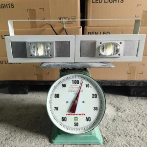 Đèn led 100w cho sân bóng denledhl liên hệ 0965600118