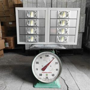 Đèn LED 400w dùng cho sân bóng denledhl liên hệ 0965600118